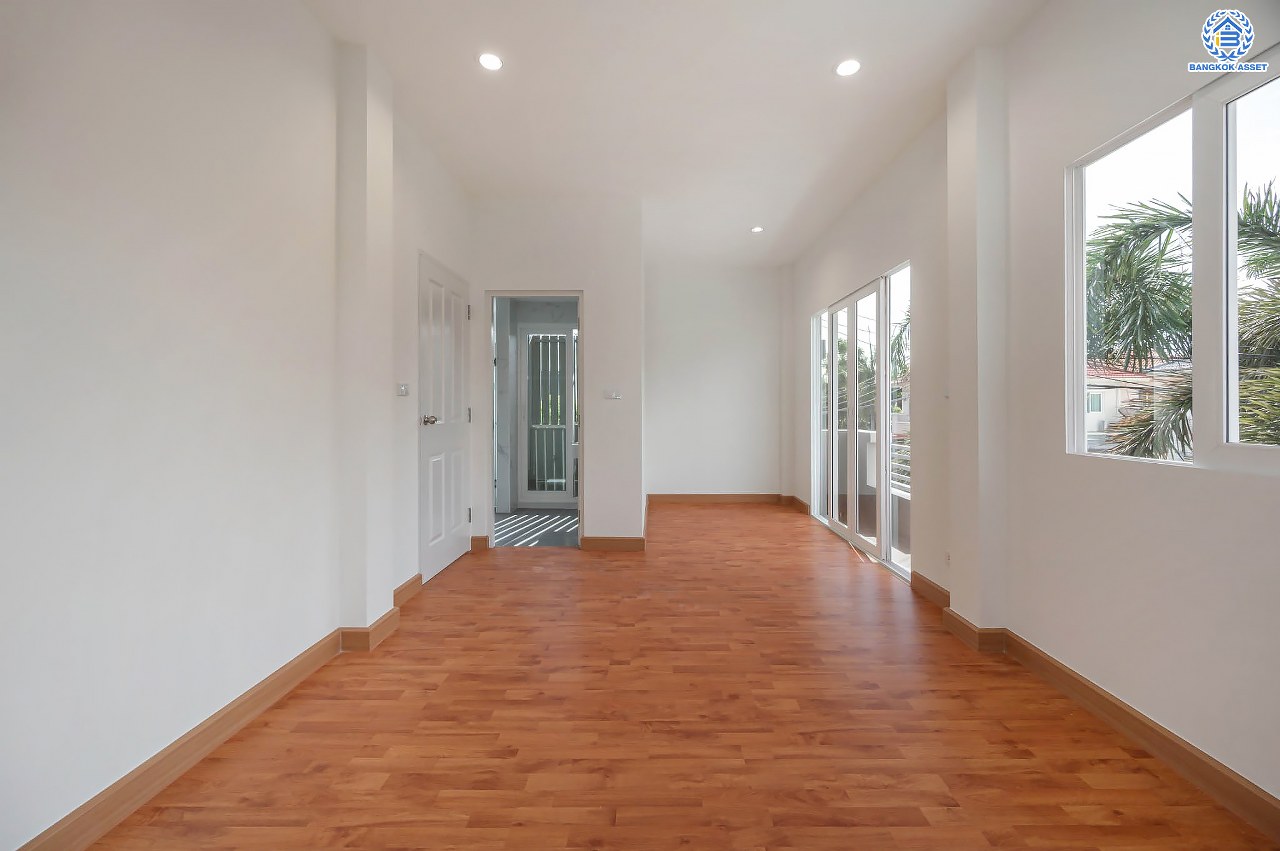 บ้านมือสองตกแต่งใหม่ โครงการ คาซ่าวิลล์ ราชพฤกษ์-แจ้งวัฒนะ จากแบรนด์ Q.House ต่อเติมครบพร้อมเข้าอยู่ เนื้อที่ 50 ตร.ว. ฟังก์ชันจัดเต็ม 3 ห้องนอน 2 ห้องน้ำ จอดรถได้ 2 คัน บนทำเลศักยภาพ ติดถนนราชพฤกษ์ ใกล้ทางด่วน "แจ้งวัฒนะ" และเซ็นทรัลแจ้งวัฒนะ